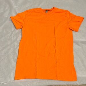 Short sleeved Gildan T shirt